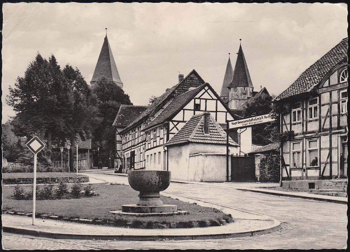 Königslutter am Elm. Blick auf Straße und Kaiserdom, 1968