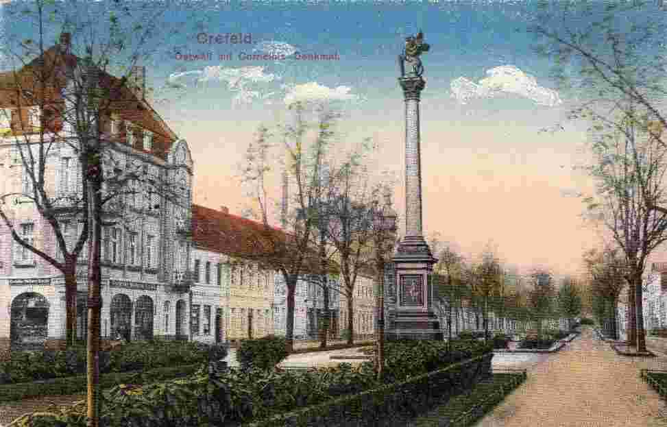 Krefeld. Ostwall mit Cornelius Denkmal