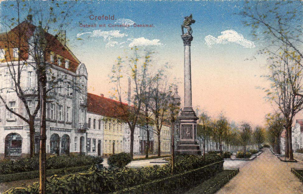Krefeld. Ostwall mit Cornelius Denkmal