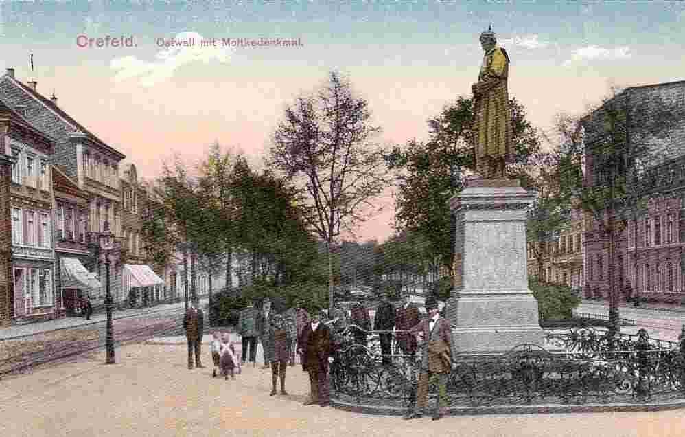 Krefeld. Ostwall mit Moltke Denkmal