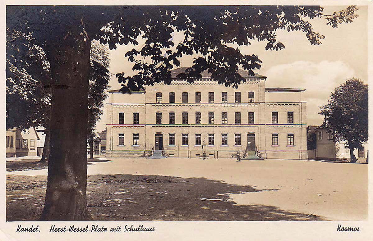 Kandel. Horst Wessel Platz mit Schulhaus