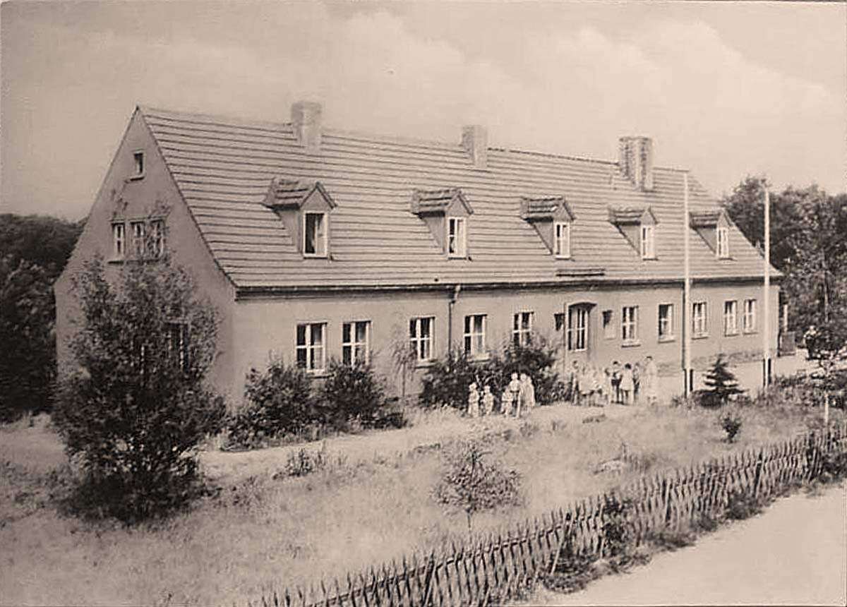 Kabelsketal. Dieskau - Kindergarten 'Weltfrieden', um 1960s