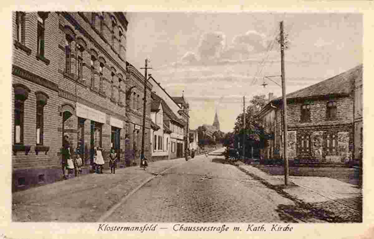 Klostermansfeld. Chausseestraße mit Katholische Kirche