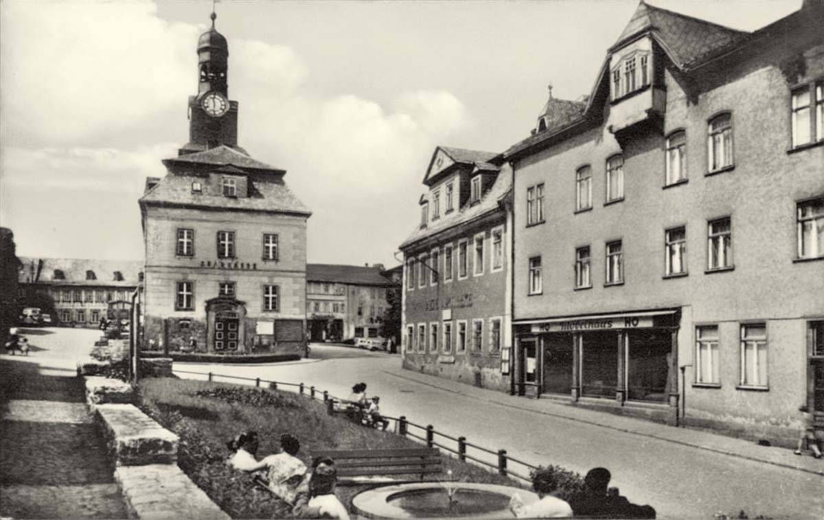 Königsee. Panorama von Rathaus mit Sparkasse, um 1960