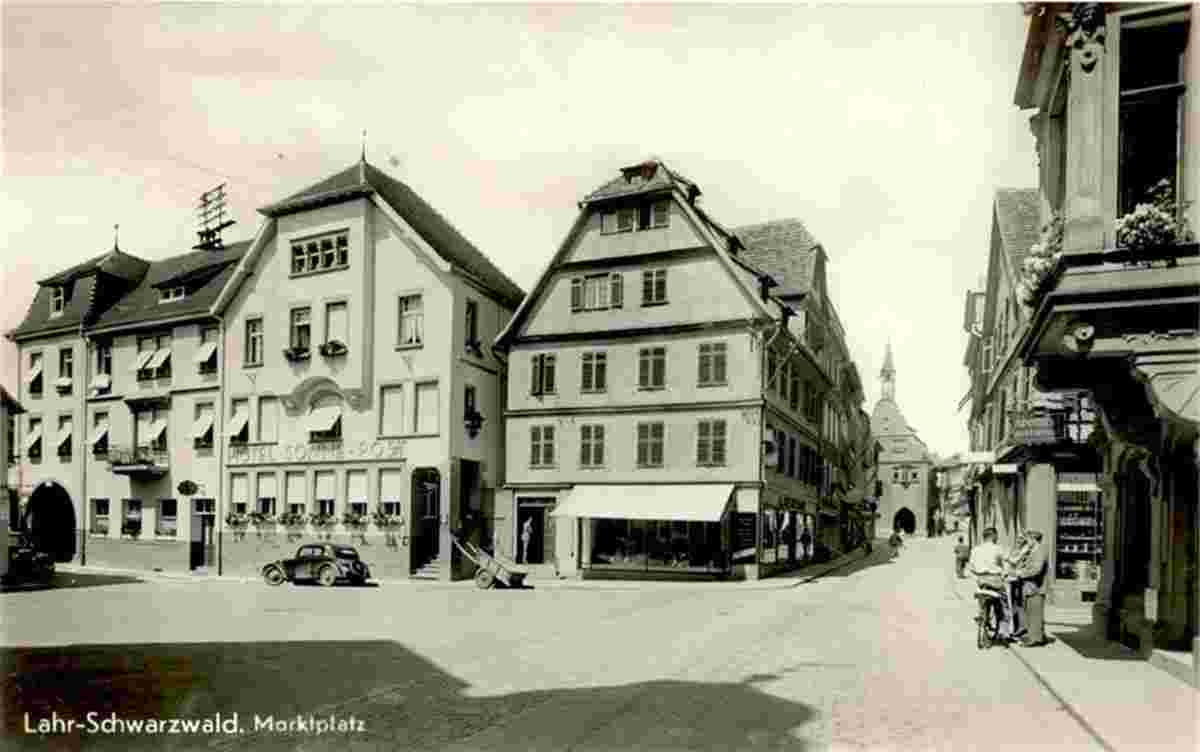 Lahr. Marktplatz - Hotel Sonne - Post, Apotheke