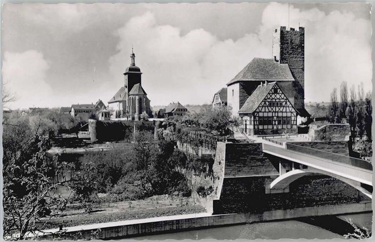 Lauffen am Neckar. Rathaus mit Regiswindiskirche