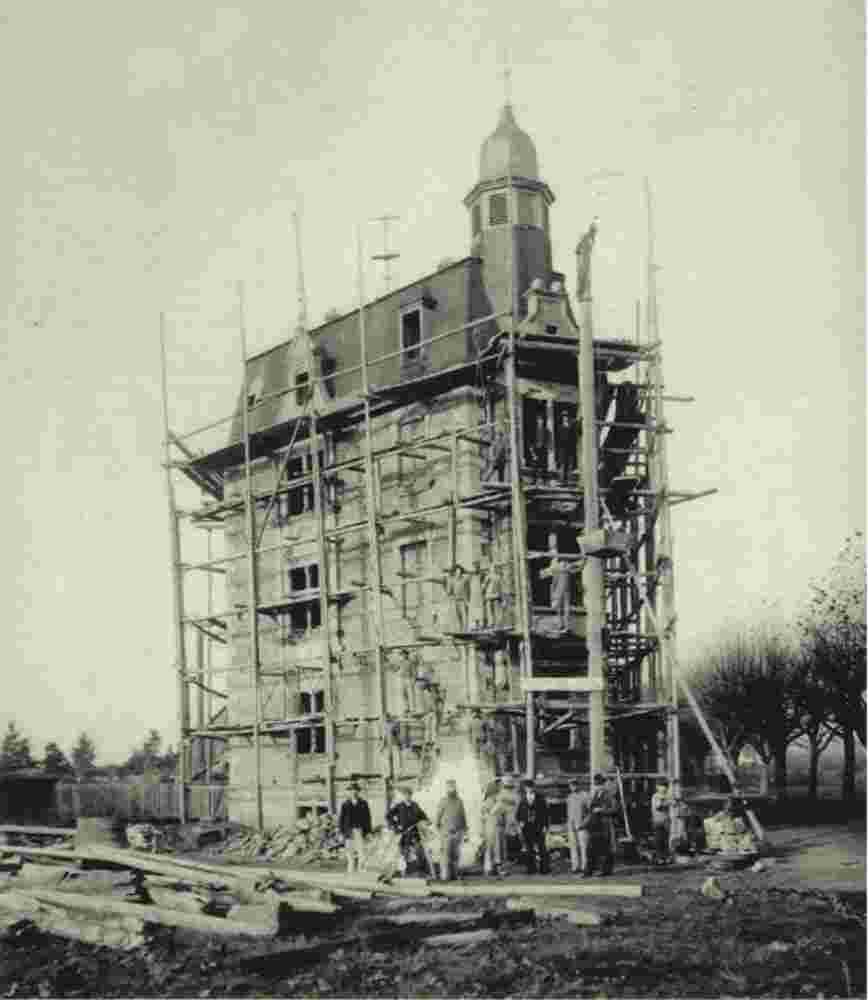 Langen. Bau Bügeleisenhaus, 1902