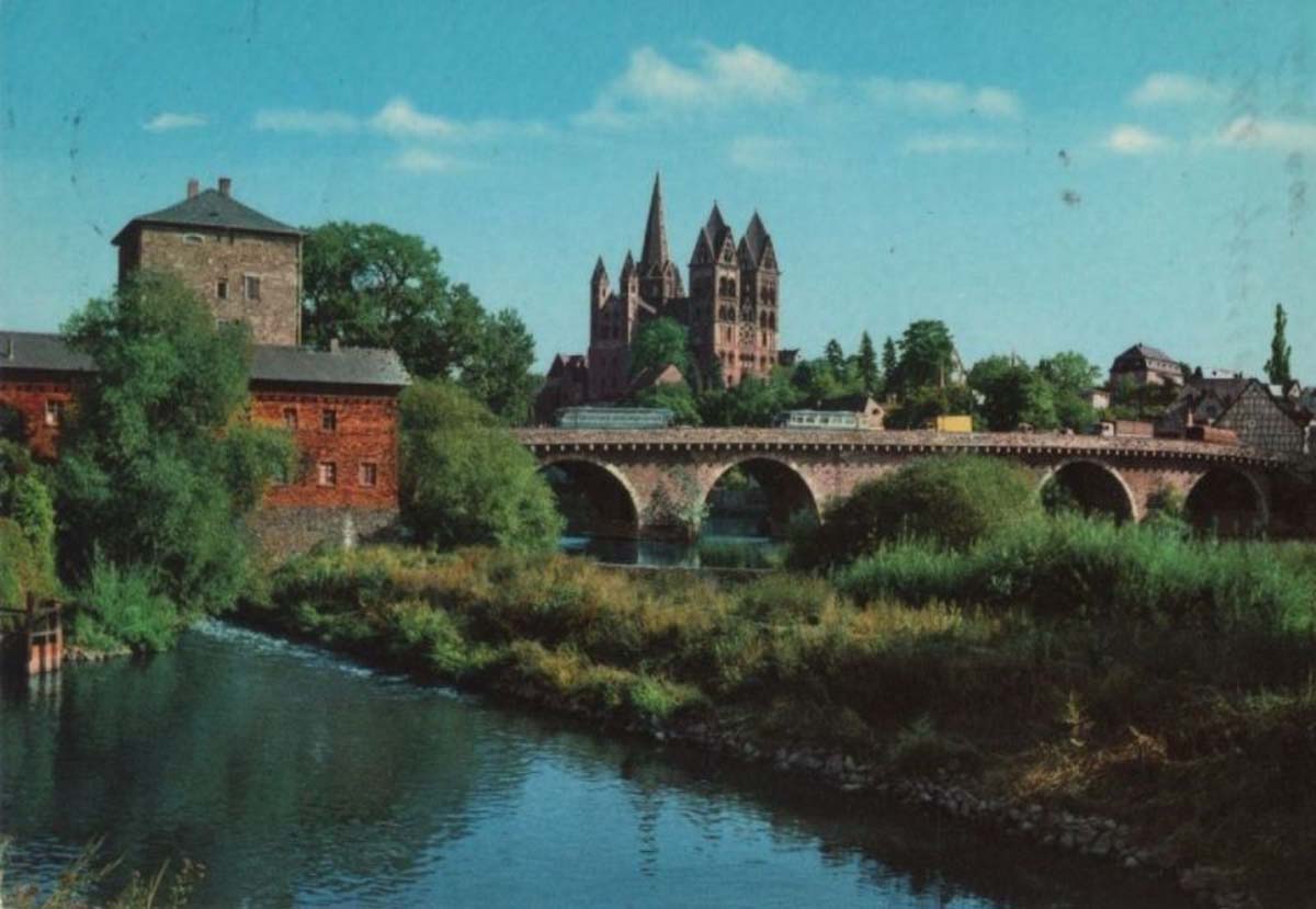Limburg an der Lahn. Dom mit alter Lahnbrücke, 1974