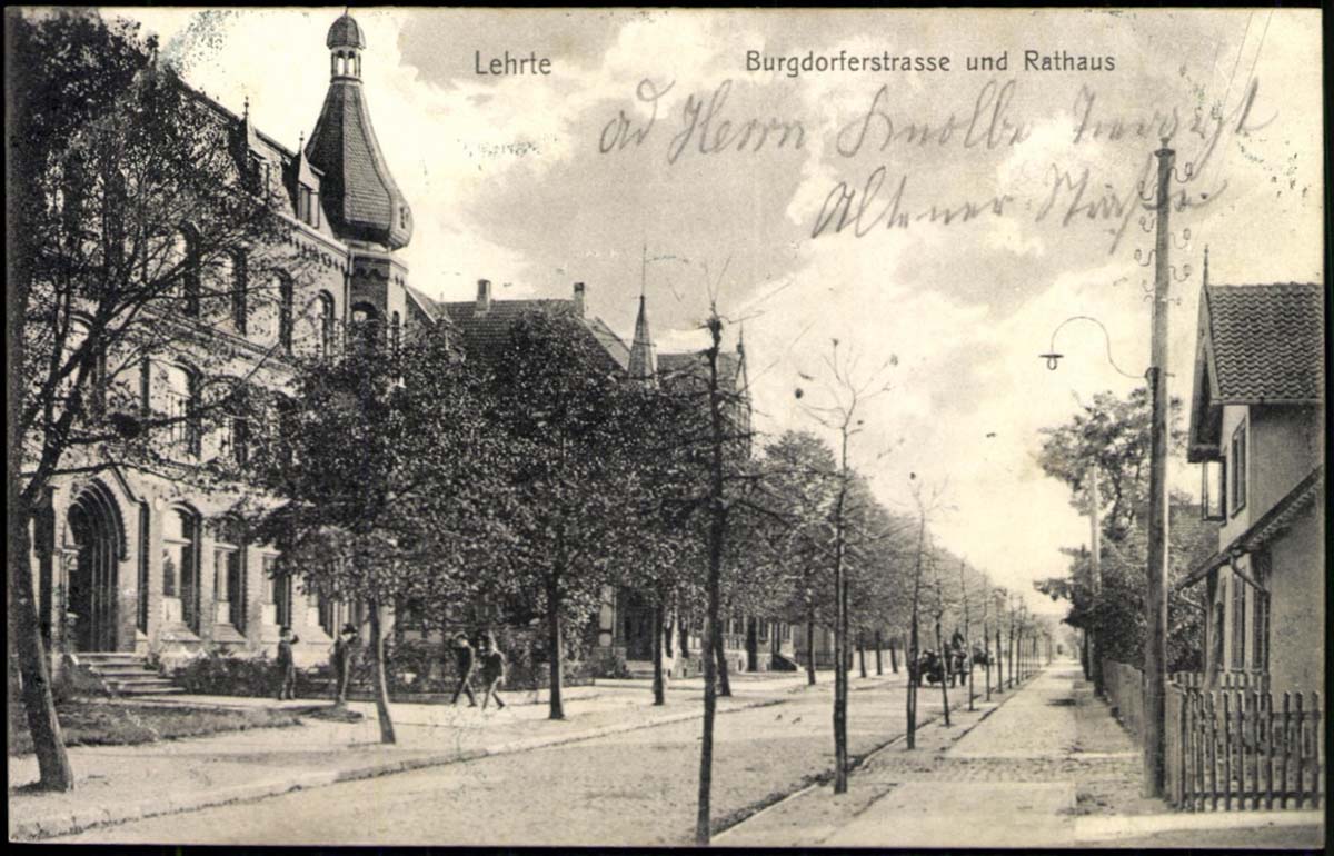 Lehrte. Burgdorfer Straße und Rathaus