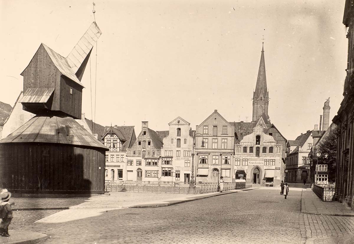 Lüneburg. Alter Kran am Stintmarkt, um 1930