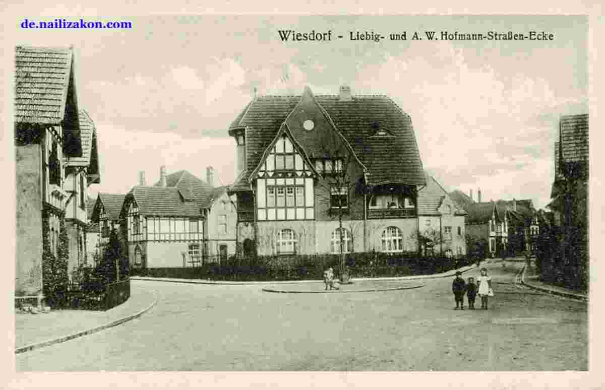 Leverkusen. Ecke von Liebig- und A. W. Hofmann Straßen, 1918