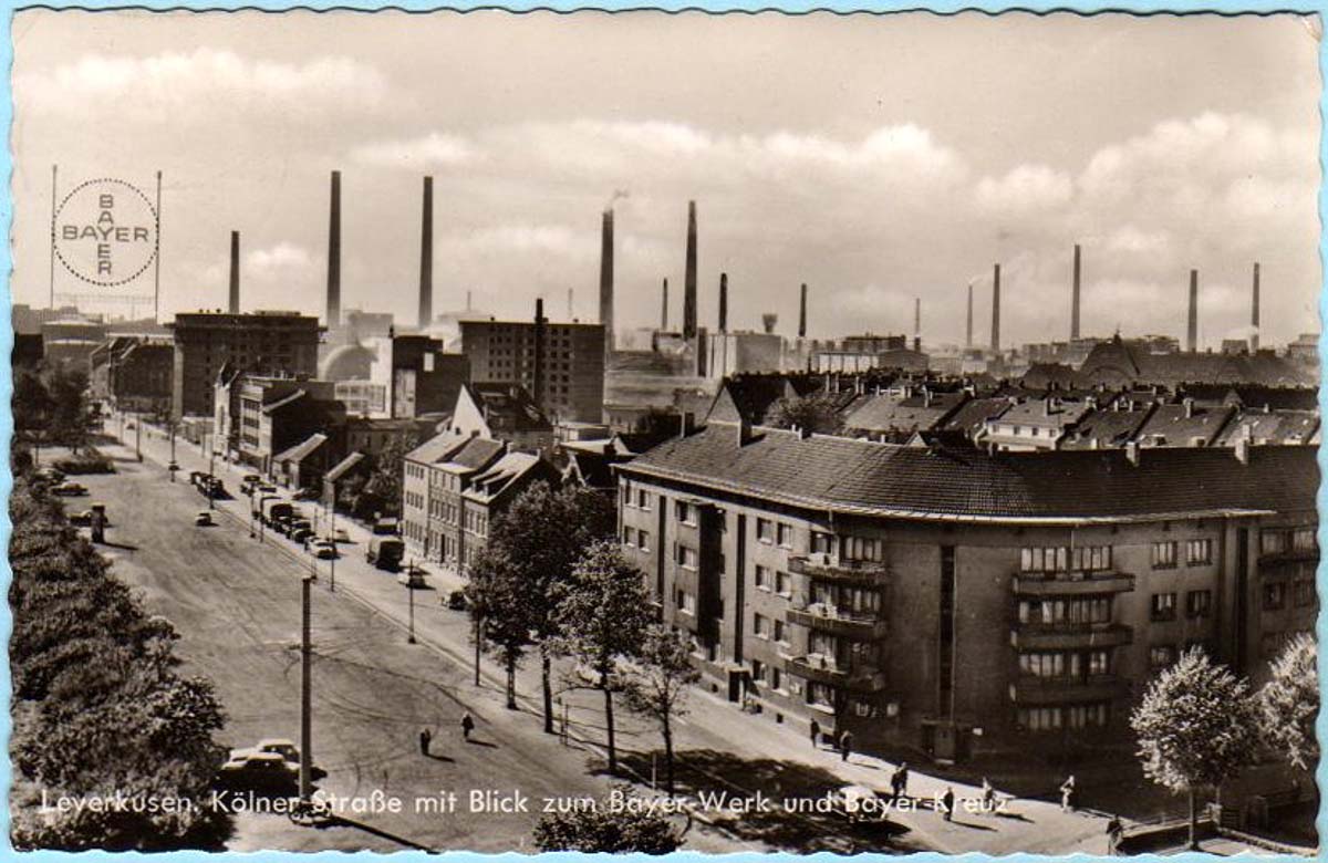 Leverkusen. Kölner Straße mit Blick zum Bayer Werk und Bayer Kreuz, 1960