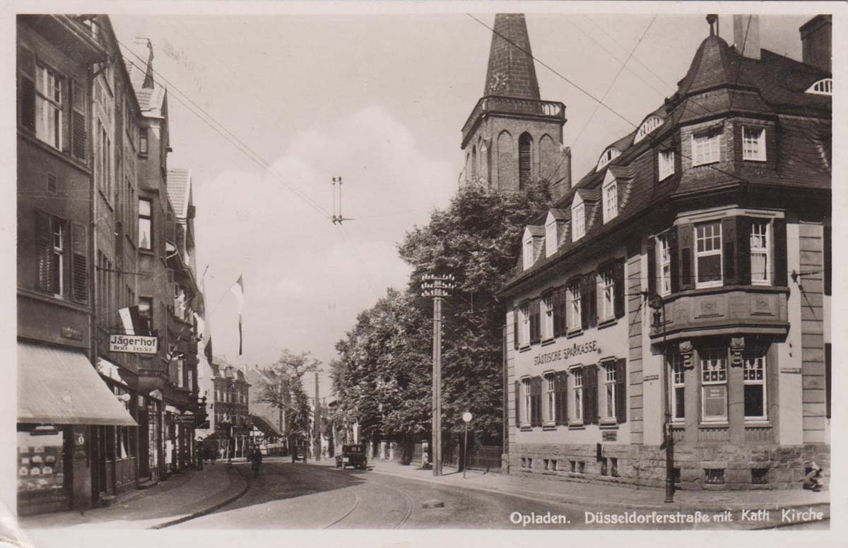Leverkusen. Opladen - Düsseldorfer Straße mit Städtische Sparkasse, 1941