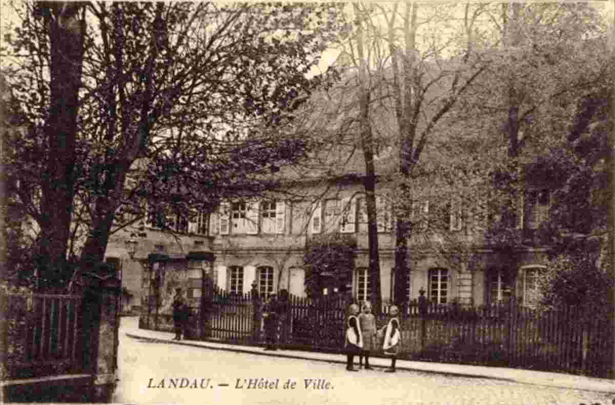 Landau. Rathaus