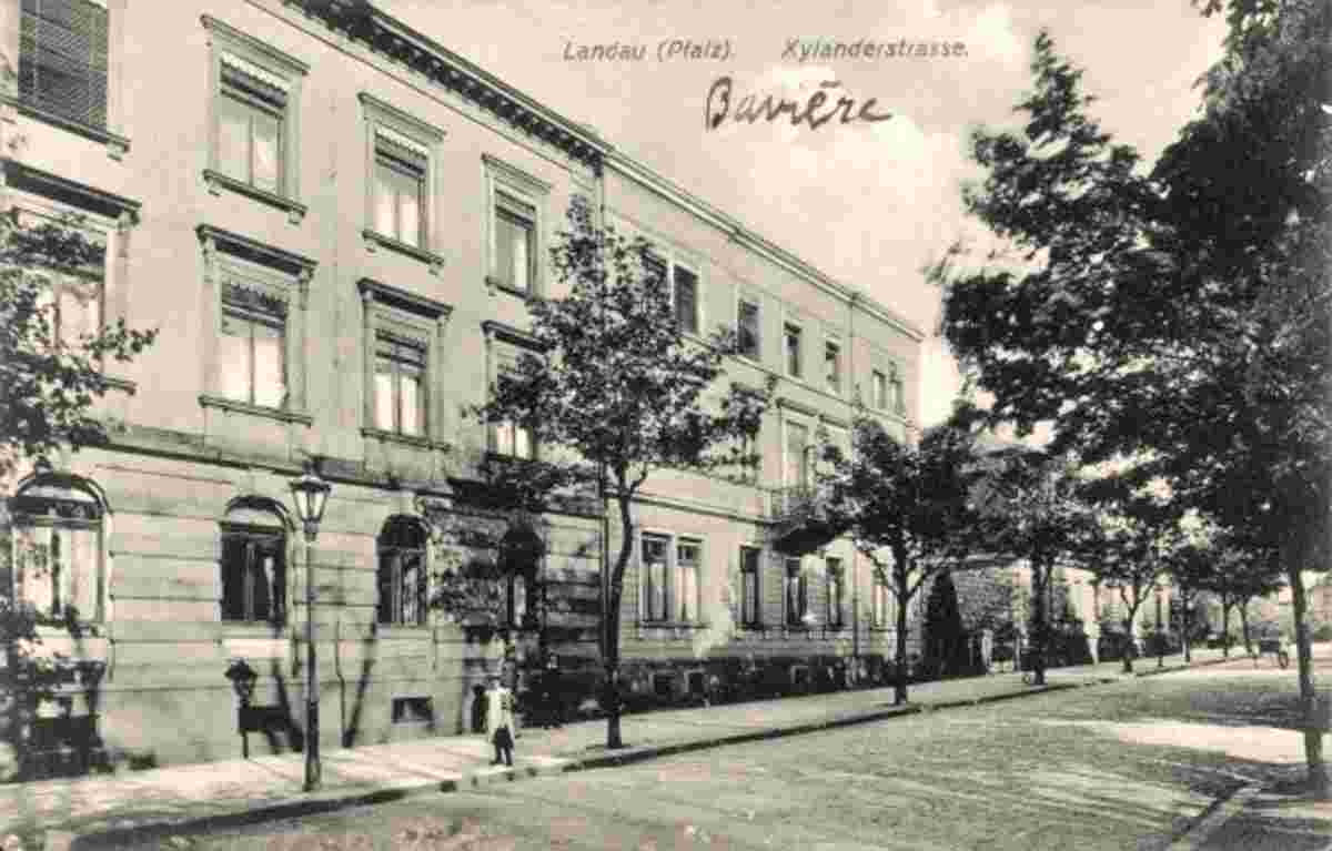 Landau. Xylanderstraße, Wohnhaus, Anwohner