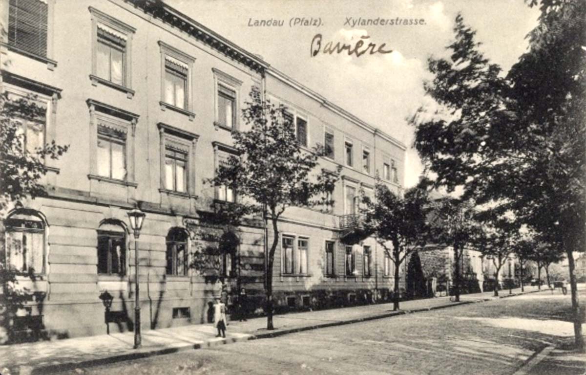 Landau in der Pfalz. Xylanderstraße, Wohnhaus, Anwohner