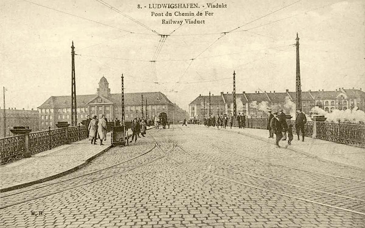 Ludwigshafen am Rhein. Brücke über Eisenbahn, 1900