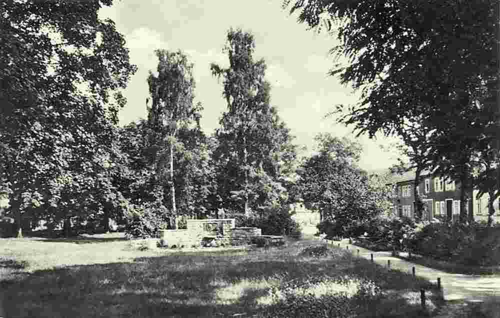 Langewiesen. Anlagen am Heinsedenkmal, 1965