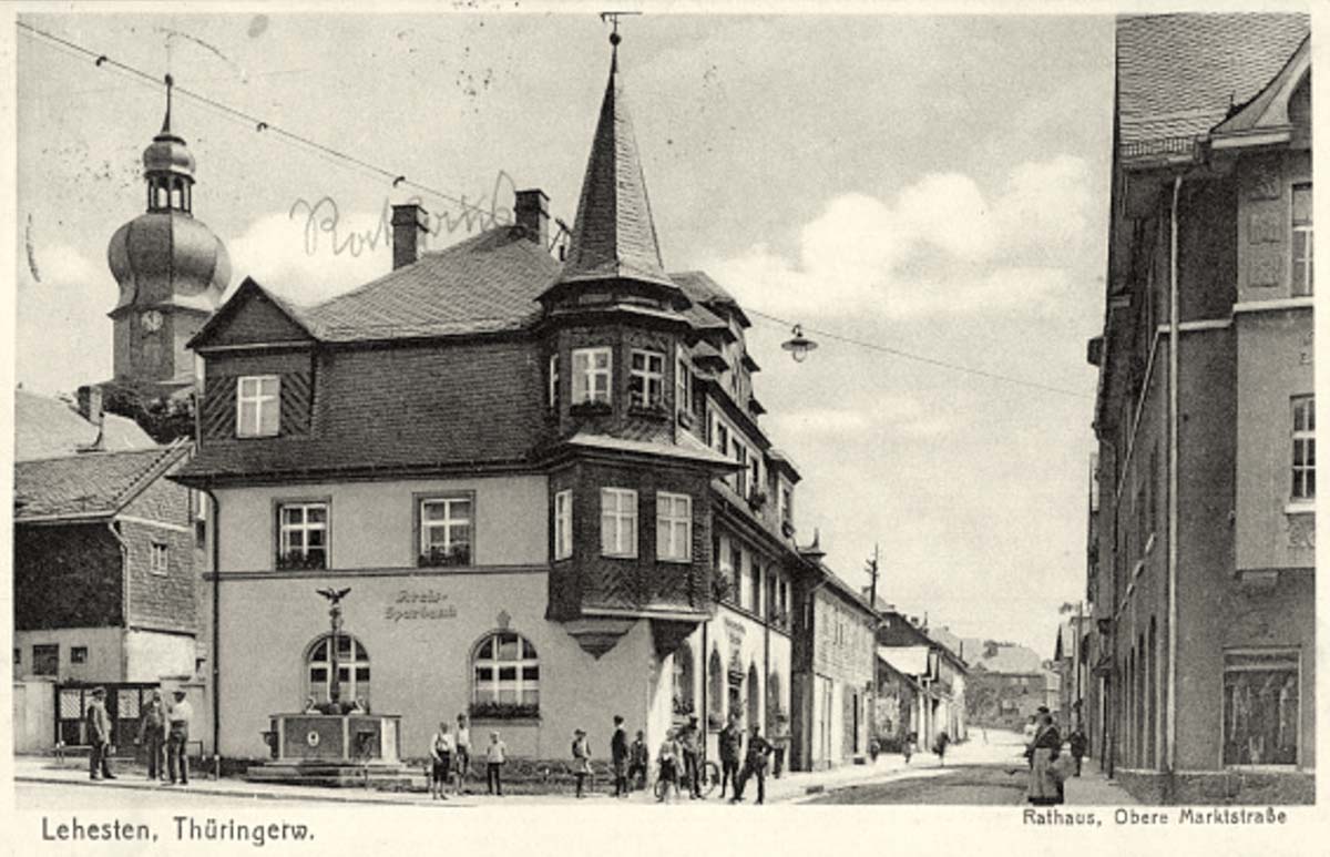 Lehesten (Thüringer Wald). Rathaus, Obere Marktstraße, Kreissparkasse, Brunnen, 1932
