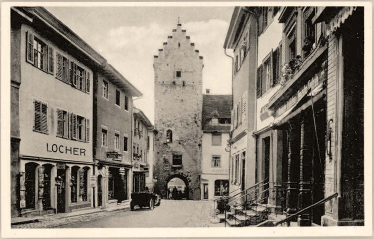 Markdorf. Kirchstra�e und Turm mit Tor