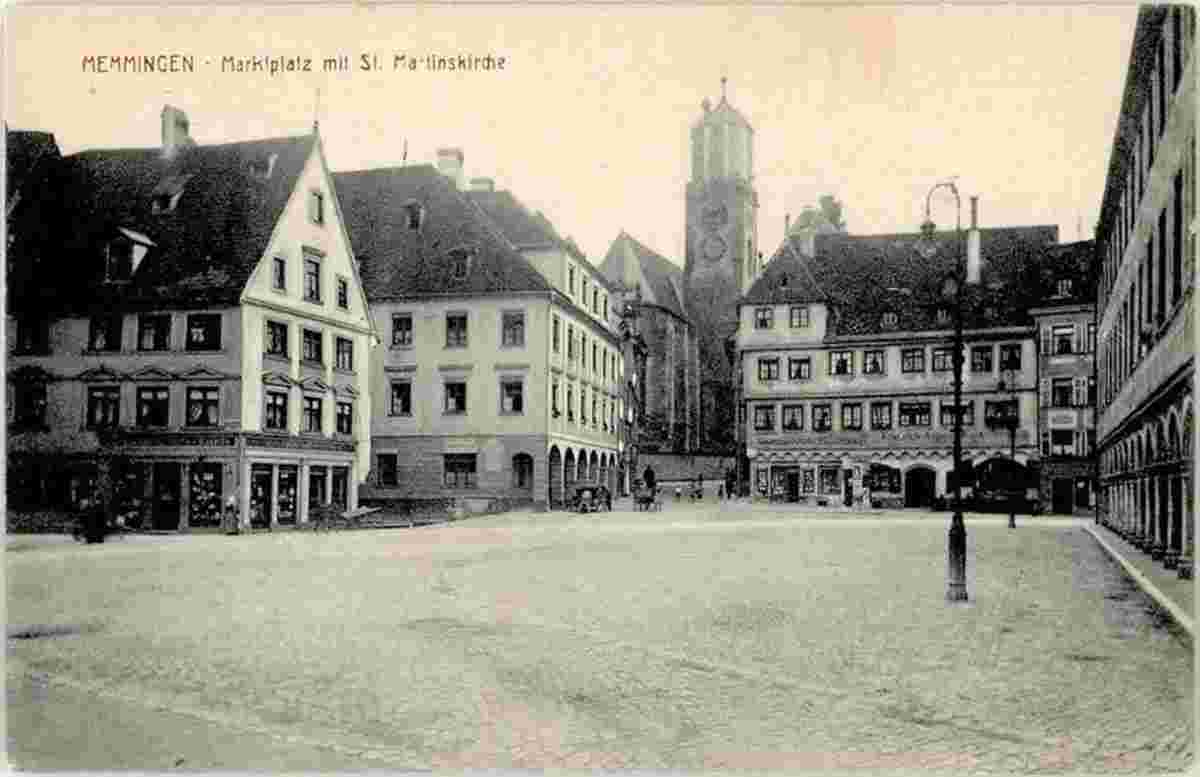 Memmingen. Marktplatz mit St Martinskirche