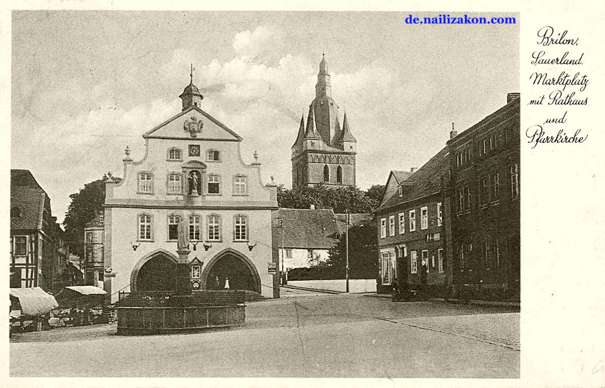 Meschede. Rathaus am Marktplatz, weg - Pfarrkirche
