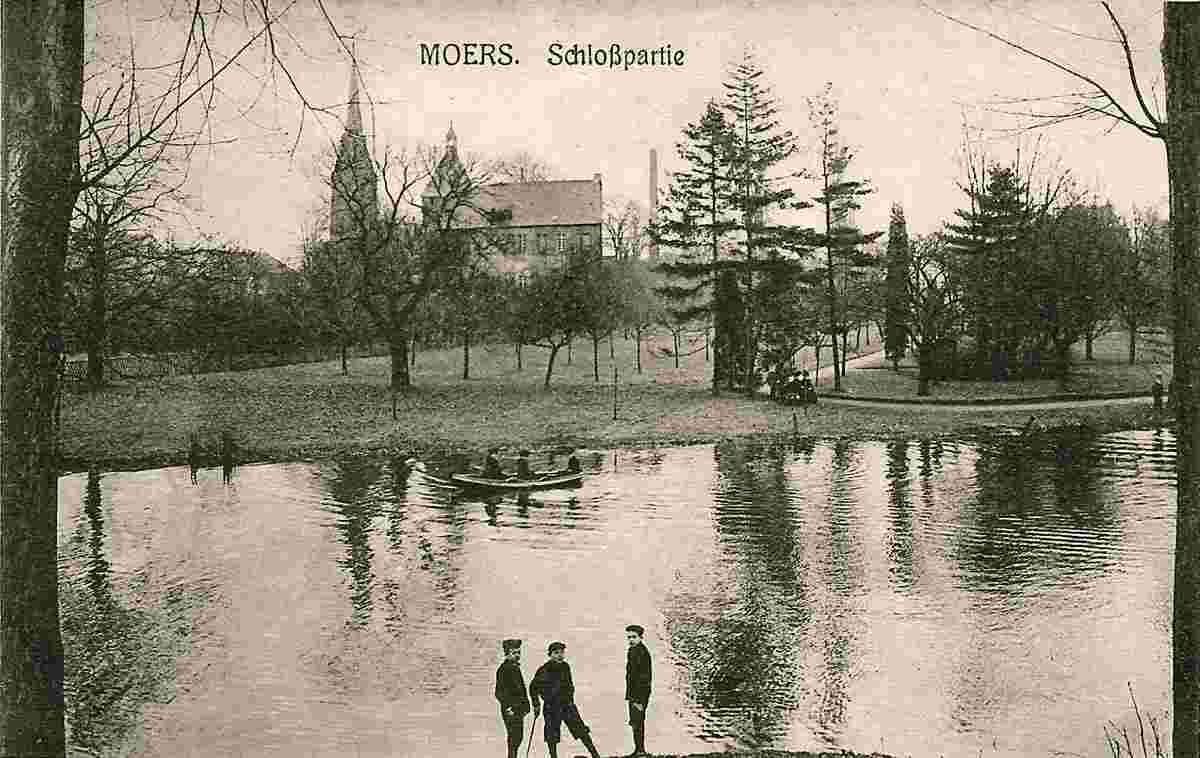 Moers. Der Bach Moersbach in Schloßpark
