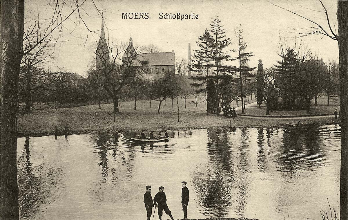 Moers (Mörs). Der Bach Moersbach in Schloßpark