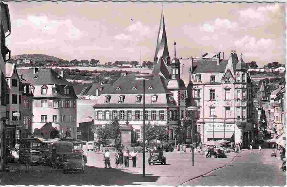 Mayen. Marktplatz mit Rathaus, 1953