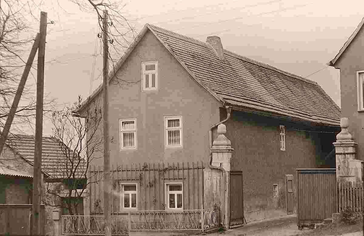 Molauer Land. Abtlöbnitz - Blick auf Wohnhaus, 1988