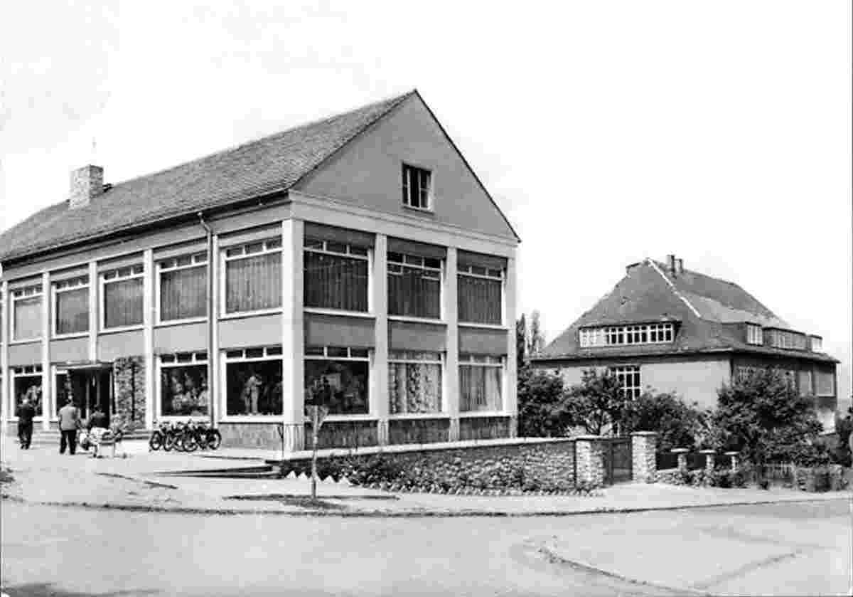 Mücheln (Geiseltal). Kaufhaus in der Bürgermeister-Fritsch-Strasse