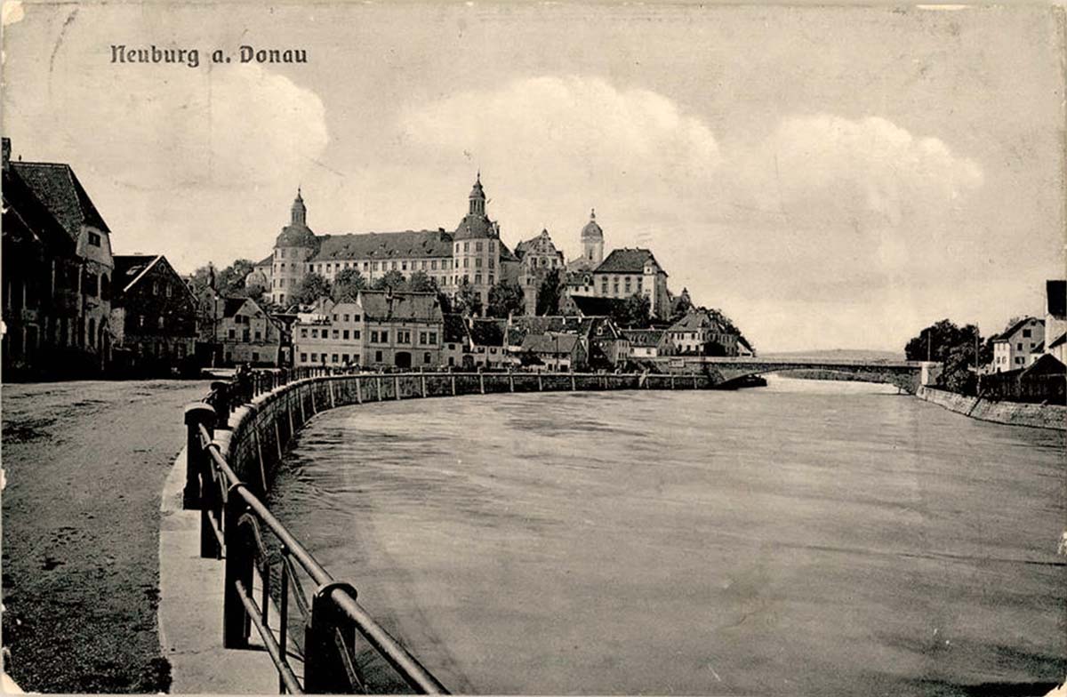 Neuburg an der Donau. Schloß und Elisenbrücke über Donau, 1911