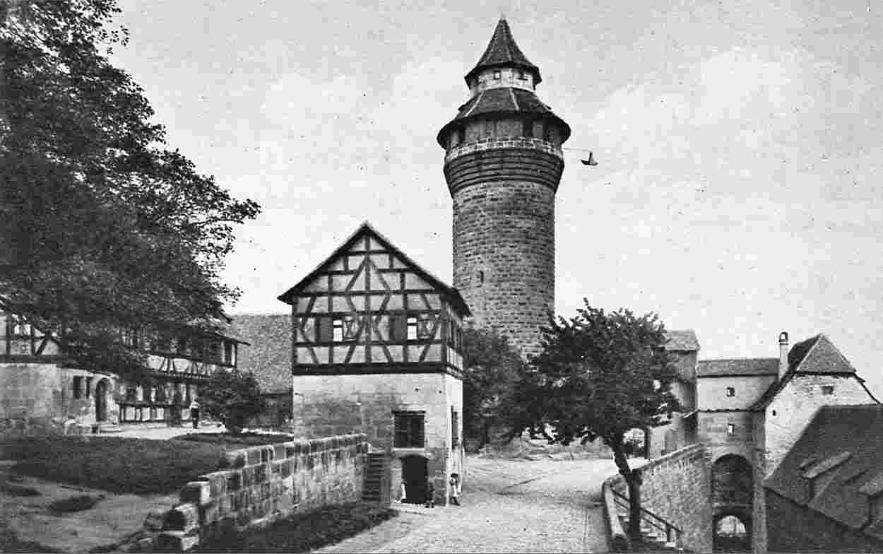 Nürnberg. Vestnerturm und auch von Schloss