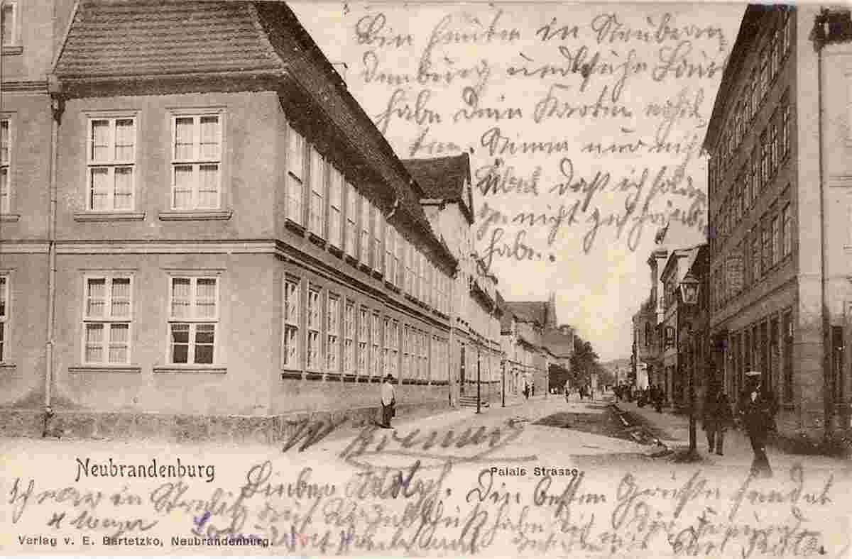 Neubrandenburg. Palais Straße, 1902