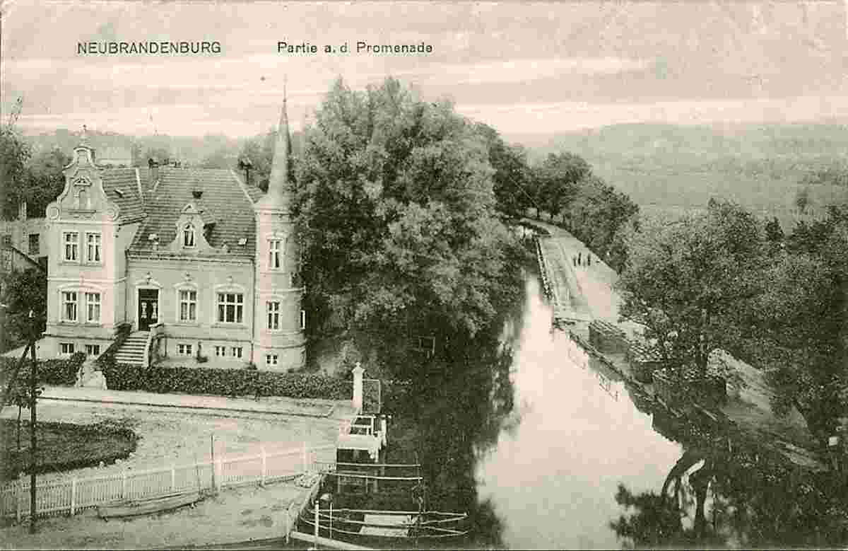 Neubrandenburg. Promenade, Villa, Ruderboote, 1915