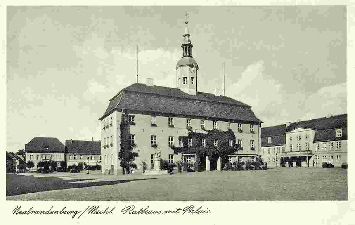 Neubrandenburg. Rathaus mit Palais, 1937
