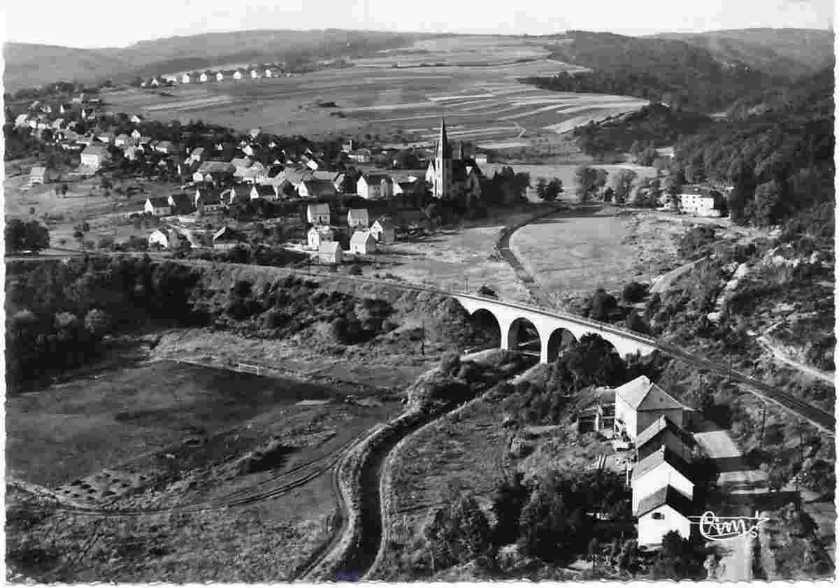 Nonnweiler. Panorama von Orts mit Viadukt