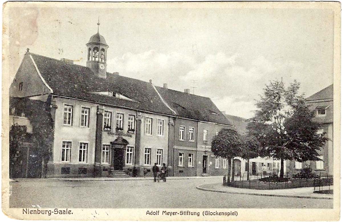 Nienburg (Saale). Adolf Meyer-Stiftung, Glockenspiel