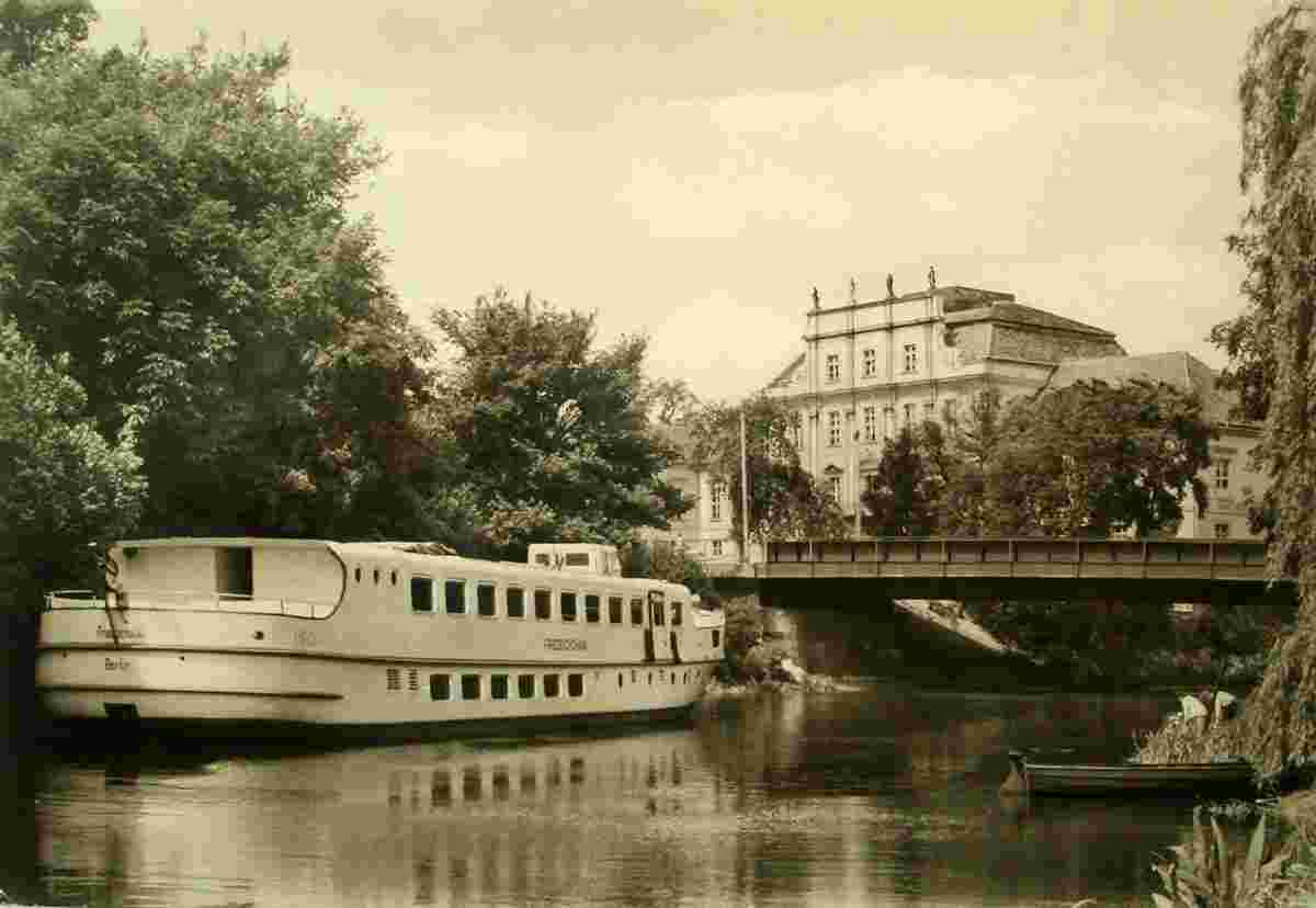 Oranienburg. Schiff, Brücke und Schloss, 1970