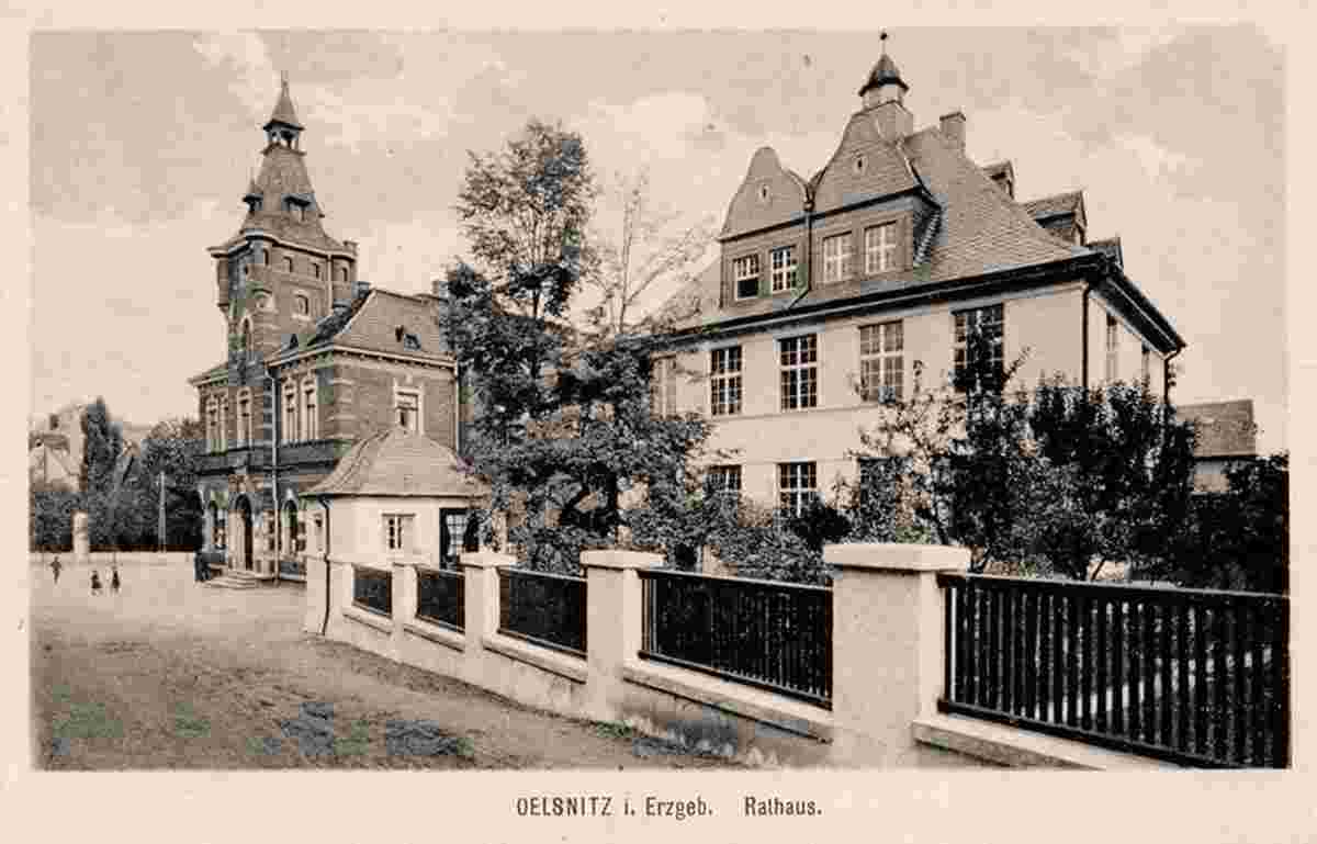 Oelsnitz (Erzgebirge). Rathaus, Litfasssäule