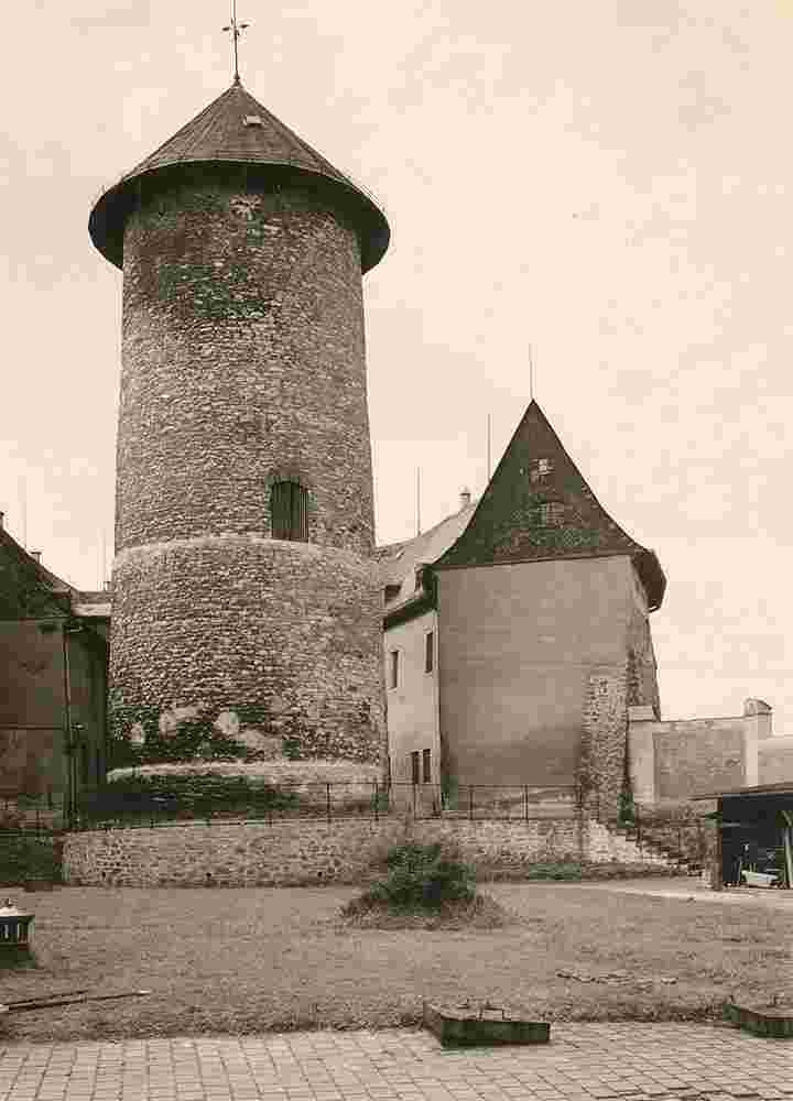 Oelsnitz (Vogtland). Schloßturm vom Schloßhof aus gesehen, 1933