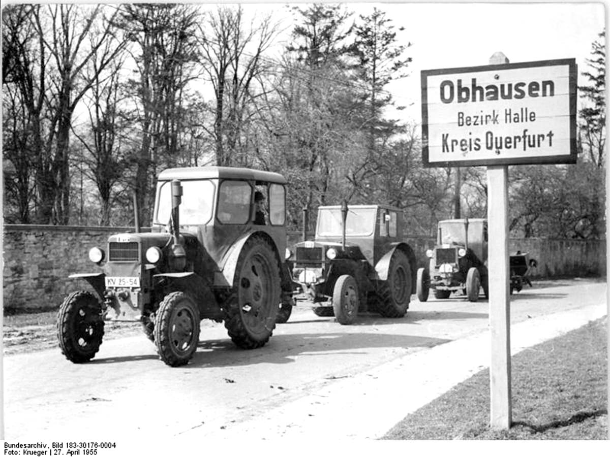 Obhausen. Traktoren der MTS, 1955