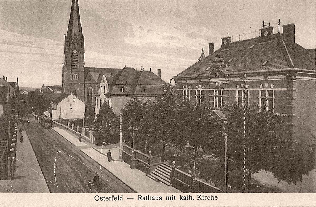 Osterfeld. Rathaus mit Katholisches Kirche
