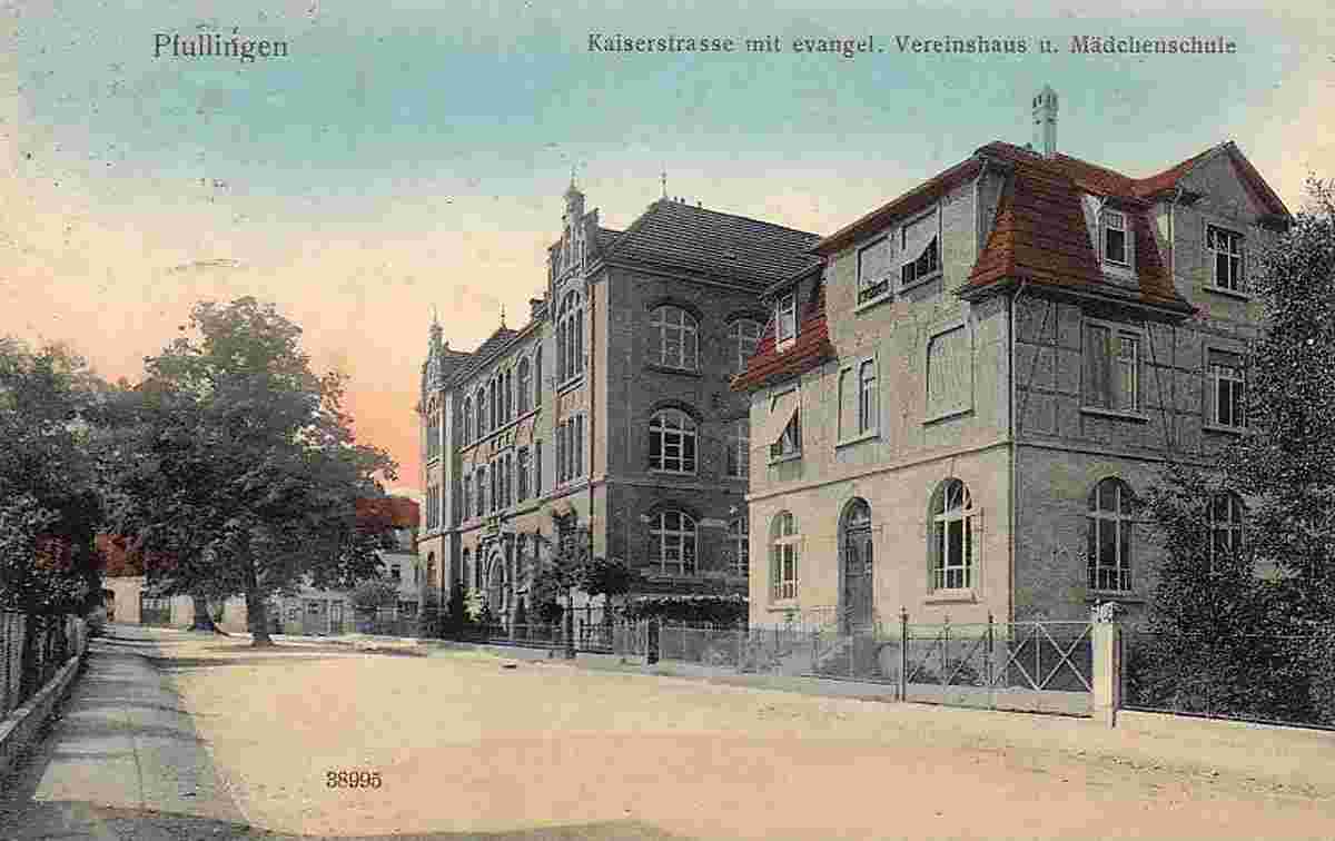 Pfullingen. Kaiserstraße mit evangelische Vereinshaus und Mädchenschule, 1911