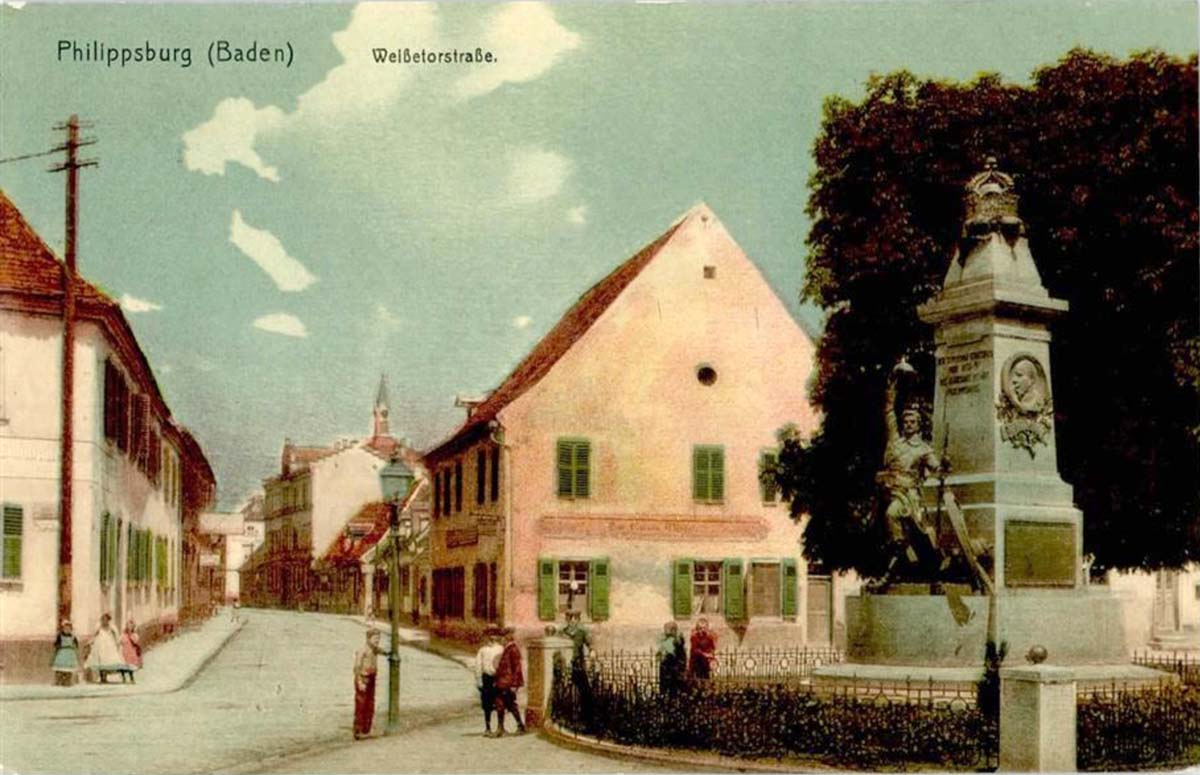 Philippsburg. Weiße Tor Straße mit Kriegerdenkmal