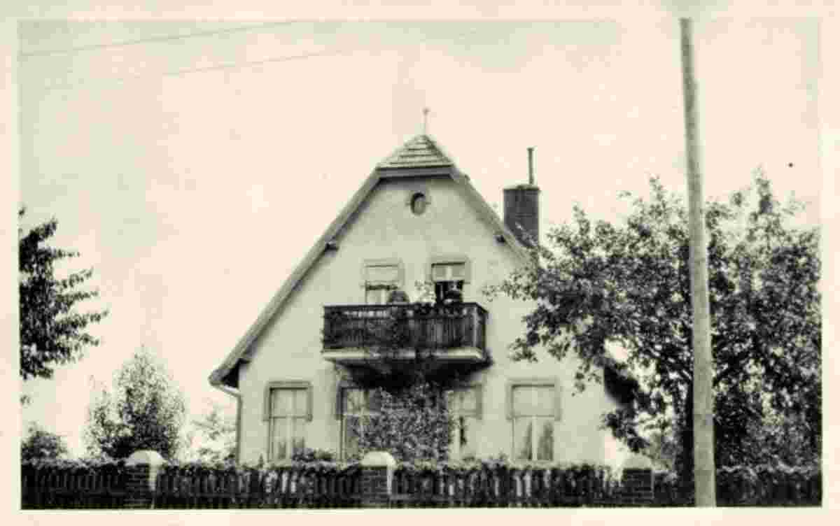 Petershagen (Eggersdorf). Blick auf Wohnhaus, Fasanenstraße, 59