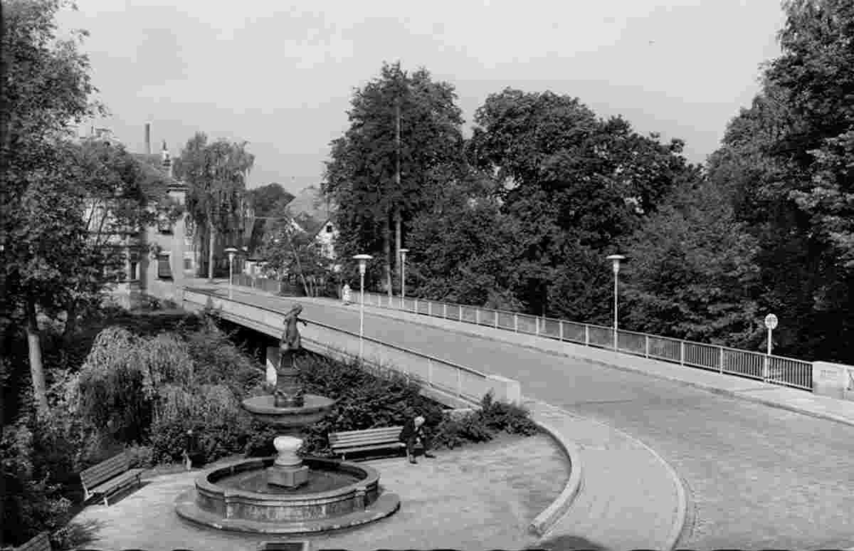 Roth. An der neuen Rednitzbrücke mit Städtler-Brunnen, 1959