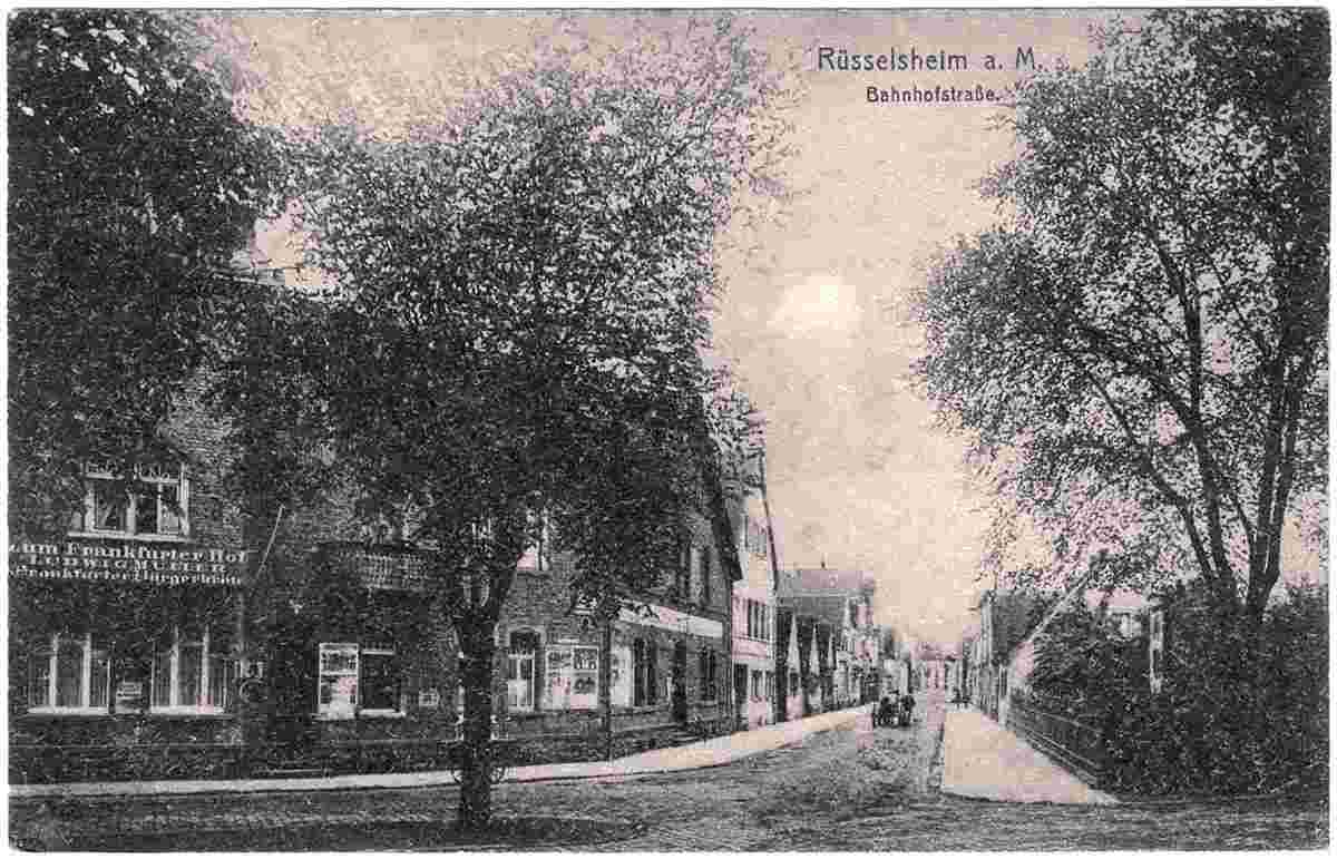 Rüsselsheim am Main. Bahnhofstraße