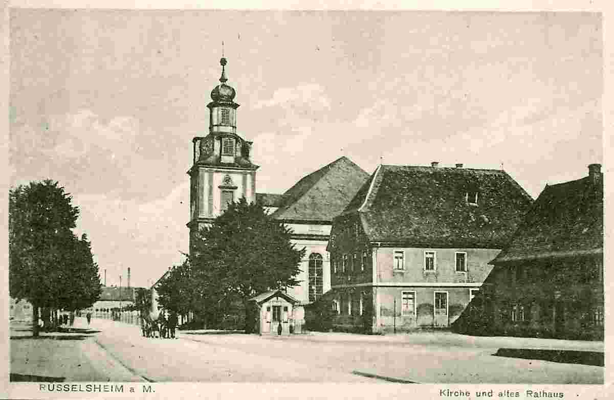 Rüsselsheim am Main. Kirche und altes Rathaus