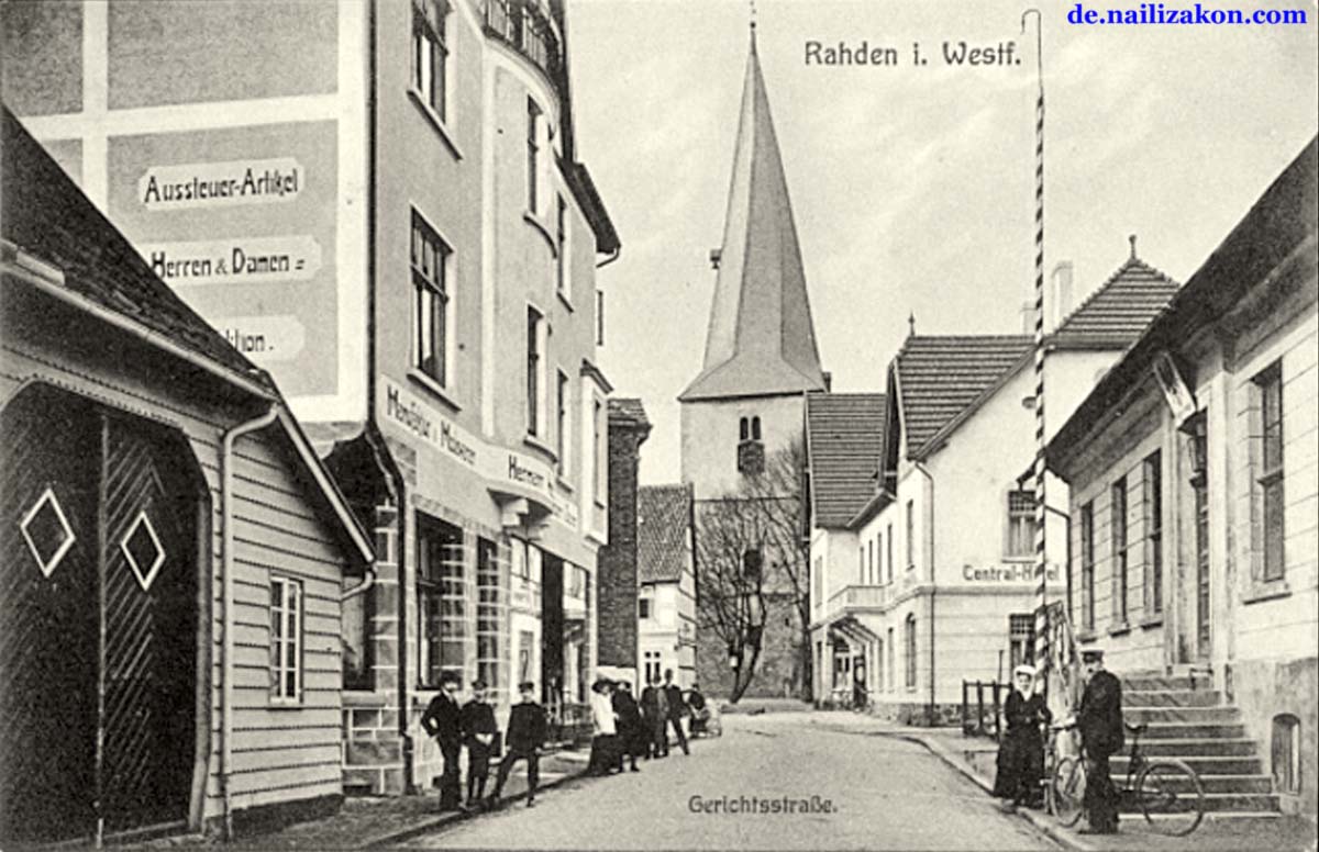 Rahden. Gerichtsstraße mit Kirchturm
